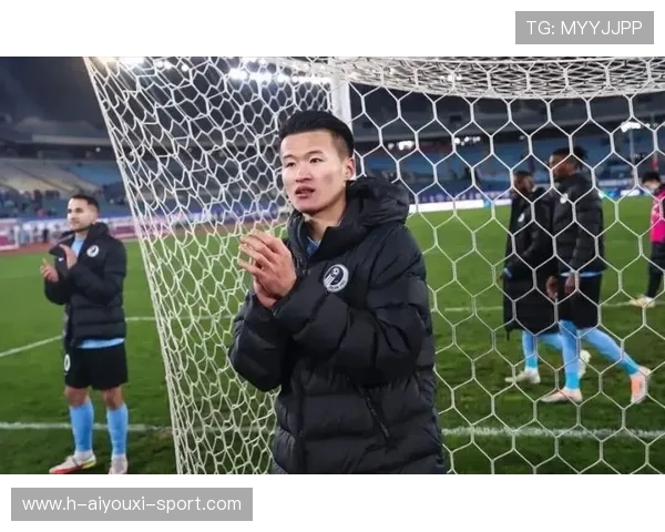 大连英博林良铭边路高速传中：现代足球的创新与激情